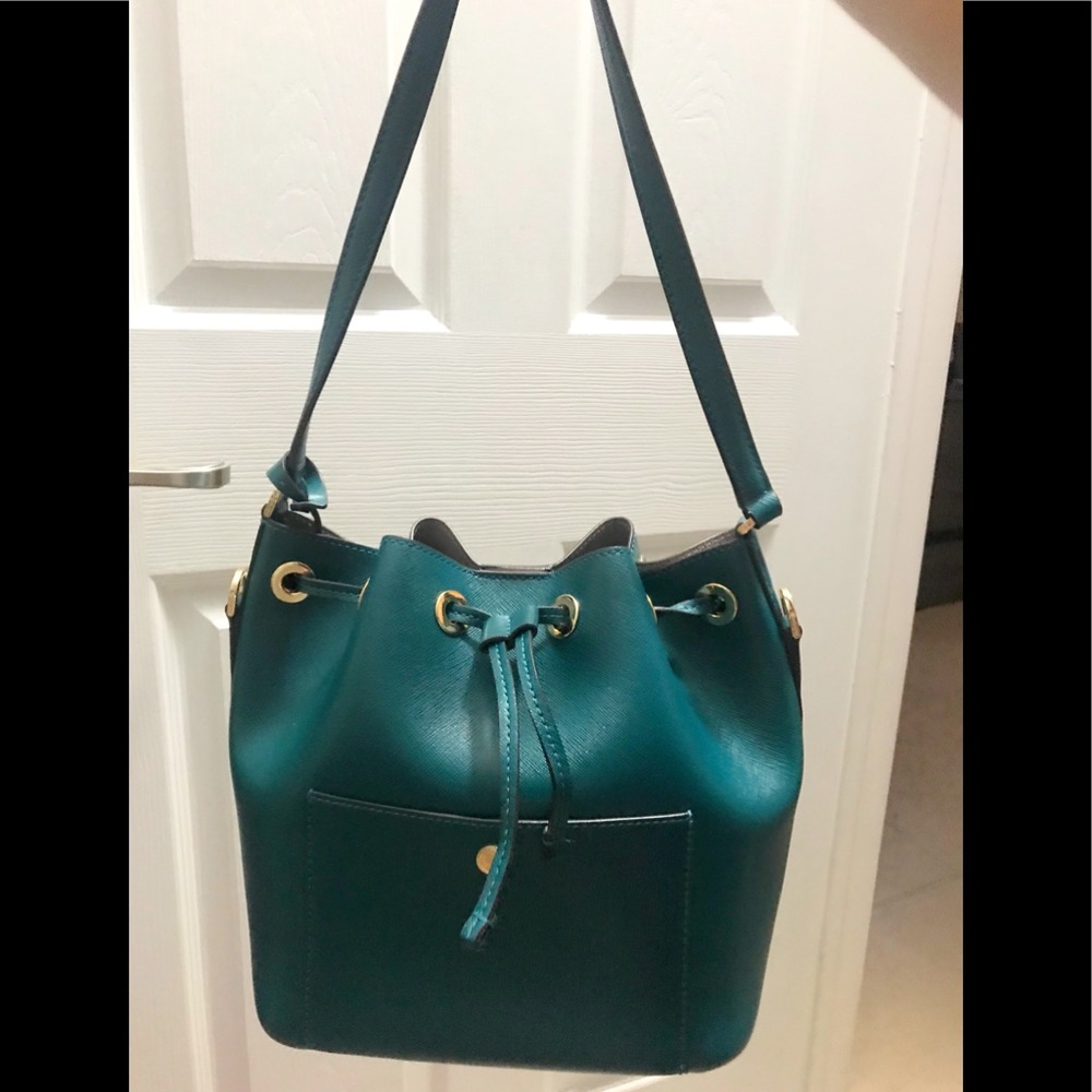 Michael Kors M SAFFIANO LEATHER BUCKET BAG - Picture 4 of 8